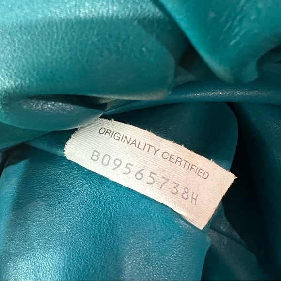 Bottega Veneta Leather The Chain Pouch Handbag - Picture 15 of 16